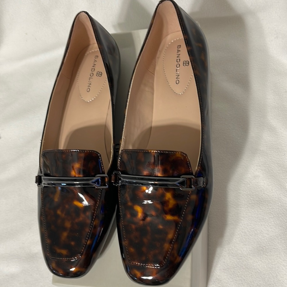 Everyday loafers. Gorgeous Patent leather print!